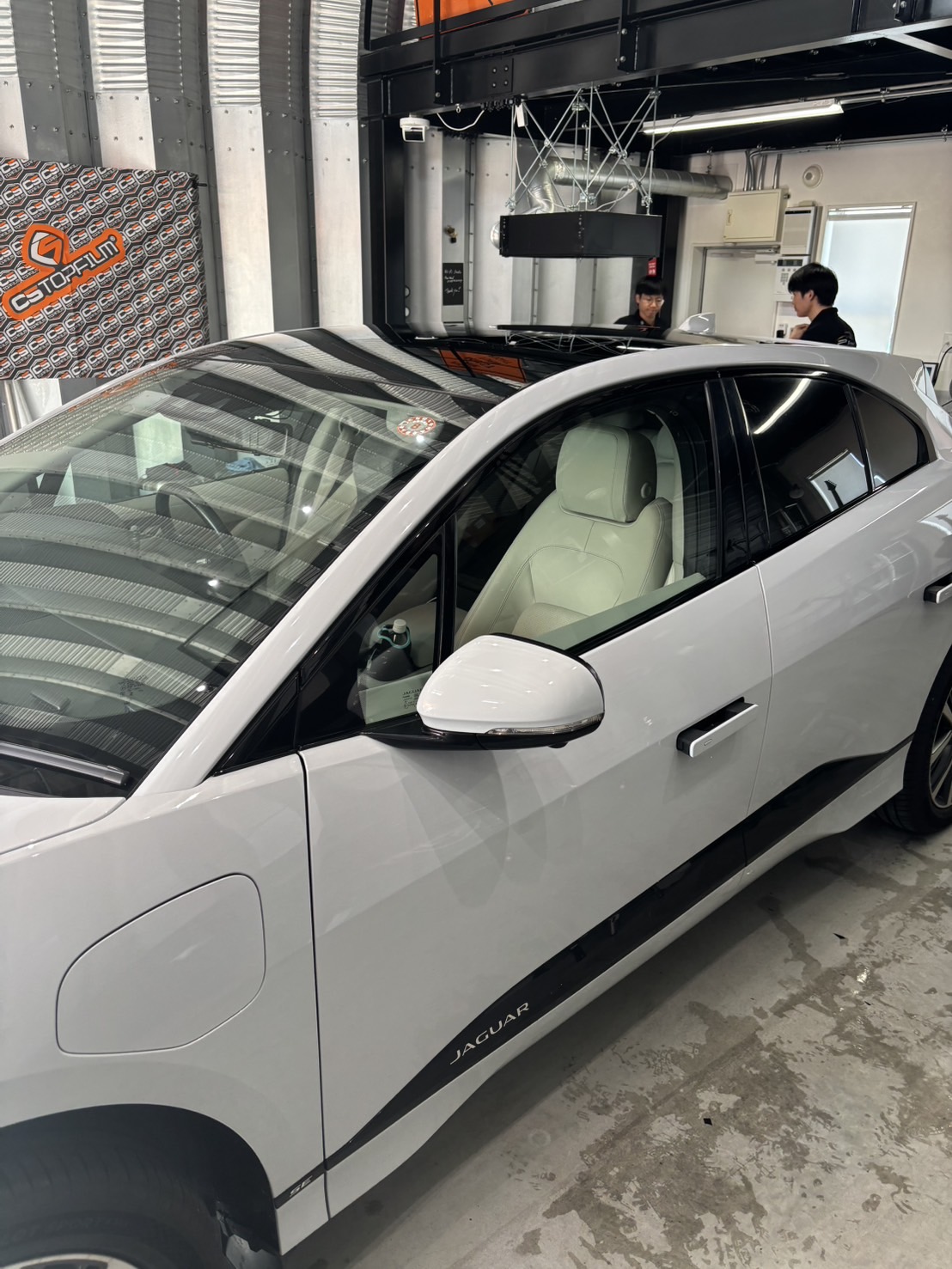 Jaguar I-PACE 遮熱フィルム施工後のフロントサイド
