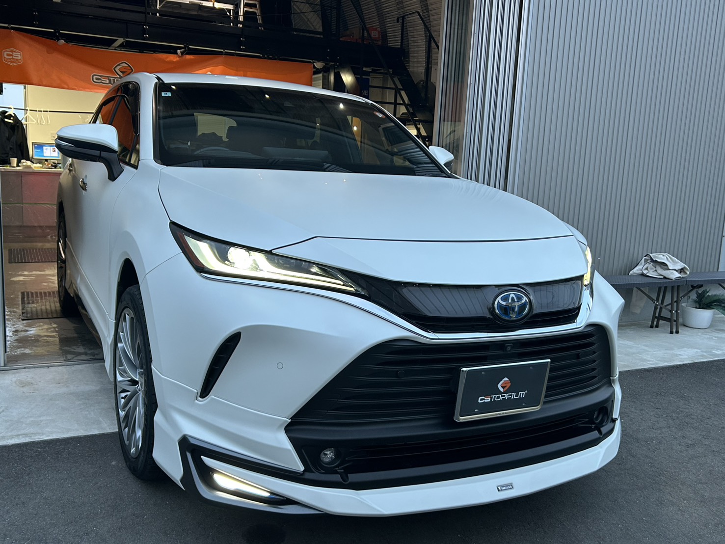 Toyota Harrier フルボディマットPPF施工後の右斜め前
