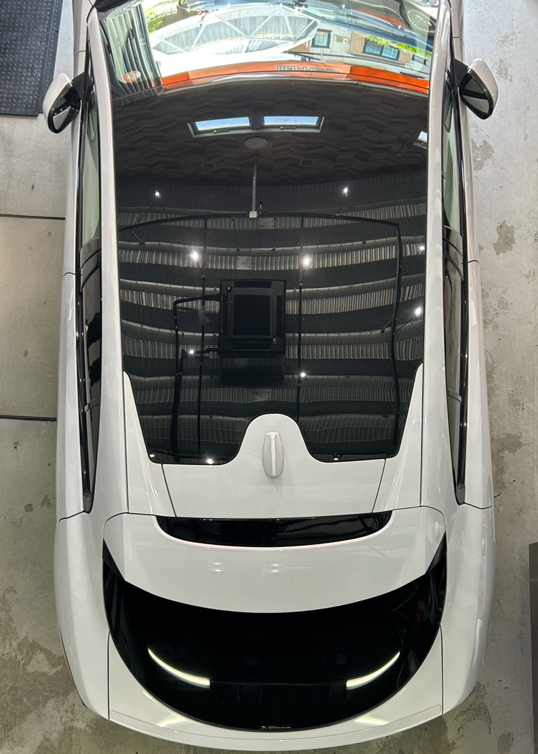 Jaguar I-PACE 遮熱フィルム施工前のパノラミックガラスルーフ