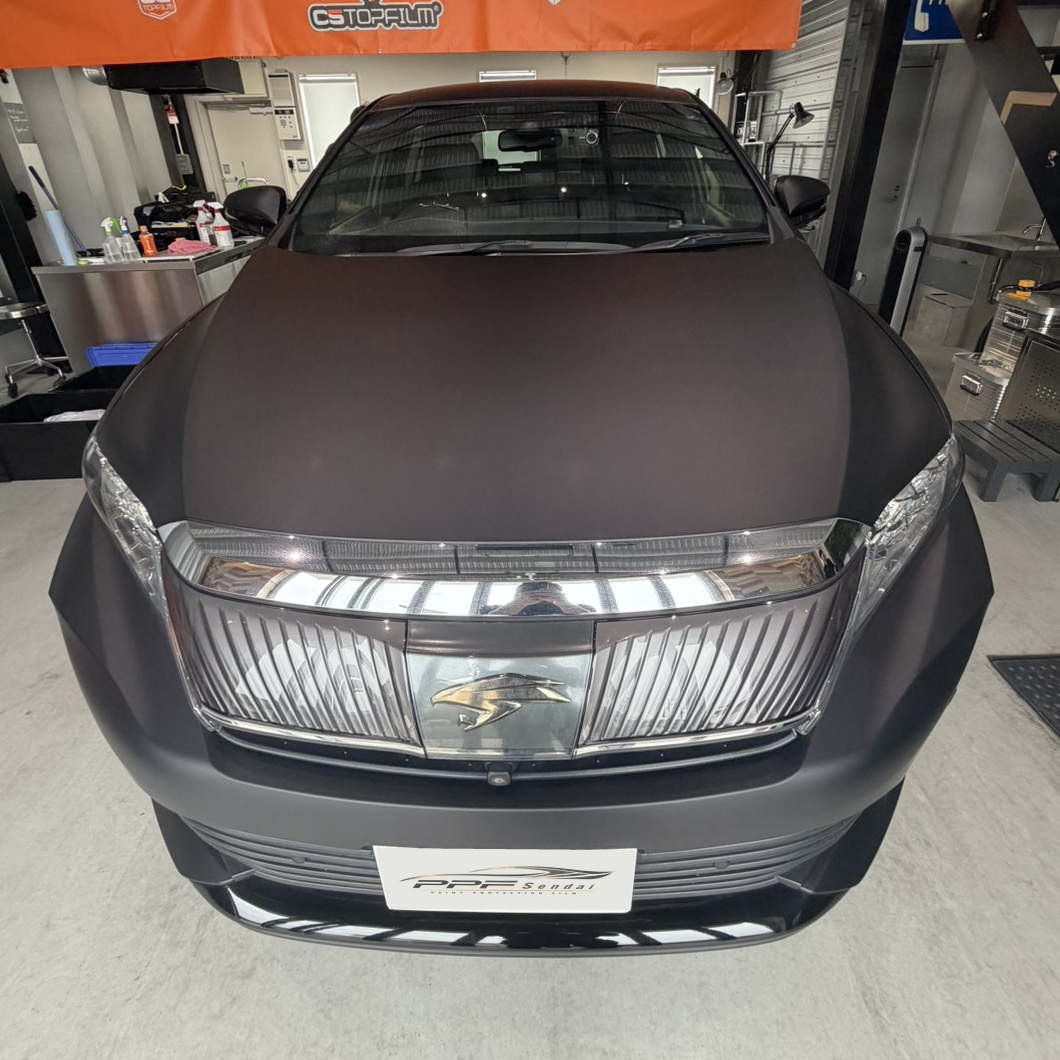 Matte BlackによるフルボディPPF施工後のトヨタ ハリアーを正面から見た姿